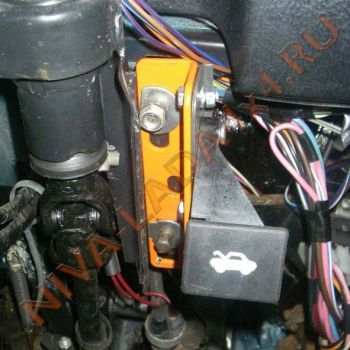 Замок капота НИВА 2121; 21213; 21214; 2131 Тюнинг комплект "модератор капота" ZST