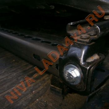 Адаптер переднего сидения НИВА 21213; 21214; ZST-40 22-1017-А (40мм)