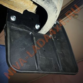 Кронштейн фартука, брызговика заднего НИВА-Шевроле 21230-8404414; 21230-8404415 УСИЛЕННЫЕ (пара) до 2009г.