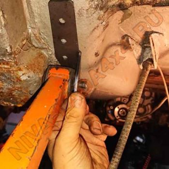 Кит комплект дополнительное крепление коротких реактивных штанг балки заднего моста НИВА