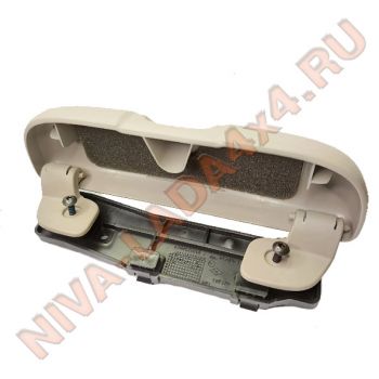 Очечник Renault 8200826850 и закладная установочная пластина 8200825648