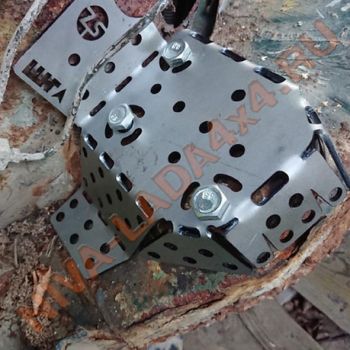 Накладка-усилитель передних лонжеронов внутренние, места крепления рулевой редуктор и рычаг маятниковый НИВА Шевроле