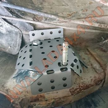 Накладка-усилитель передних лонжеронов внутренние, места крепления рулевой редуктор и рычаг маятниковый НИВА Шевроле