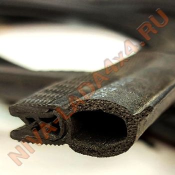 Уплотнитель капота НИВА Шевроле задний 2123-8402200; передний 2123-8402204; комплект 3 детали